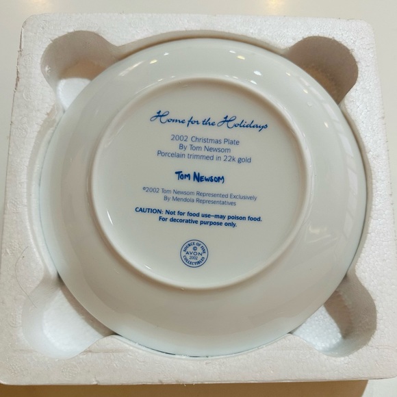 2002 Avon Christmas Plate - Picture 2 of 4